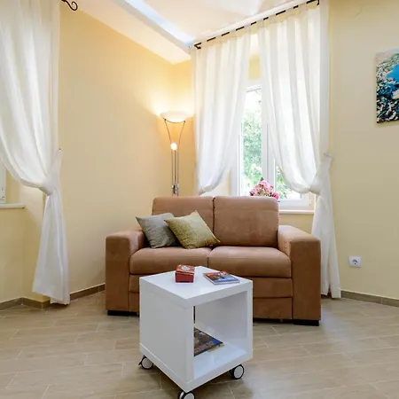 Pile Marina Apartman *